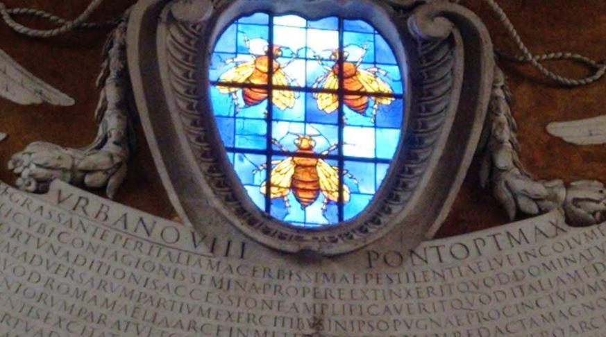 Detalles de abejas en iglesia de Roma